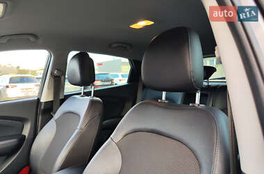 Позашляховик / Кросовер Hyundai ix35 2014 в 