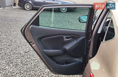 Позашляховик / Кросовер Hyundai ix35 2014 в 