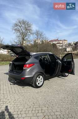 Внедорожник / Кроссовер Hyundai ix35 2011 в 
