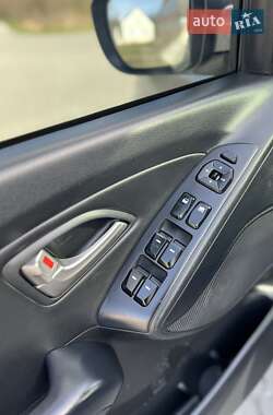 Внедорожник / Кроссовер Hyundai ix35 2011 в 