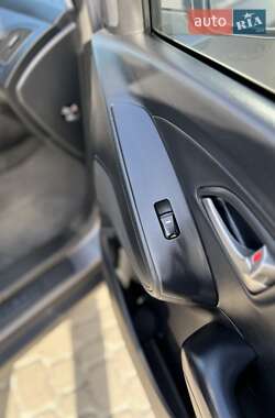 Внедорожник / Кроссовер Hyundai ix35 2011 в 
