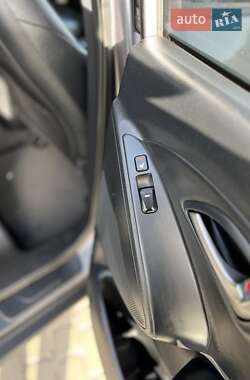 Внедорожник / Кроссовер Hyundai ix35 2011 в 