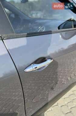 Внедорожник / Кроссовер Hyundai ix35 2011 в 
