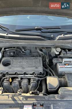 Внедорожник / Кроссовер Hyundai ix35 2011 в 