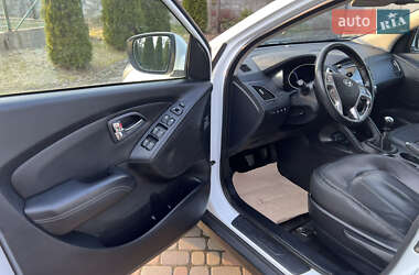 Позашляховик / Кросовер Hyundai ix35 2011 в 
