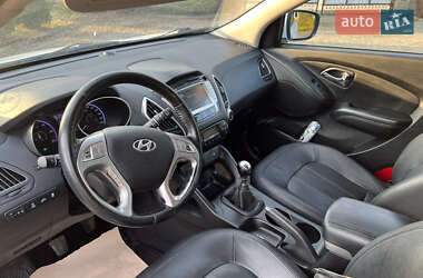 Позашляховик / Кросовер Hyundai ix35 2011 в 