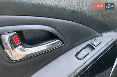 Позашляховик / Кросовер Hyundai ix35 2011 в 