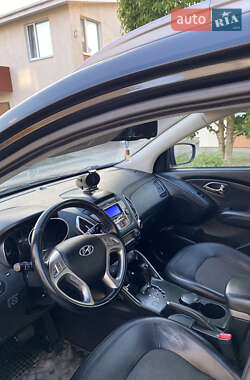 Внедорожник / Кроссовер Hyundai ix35 2010 в 