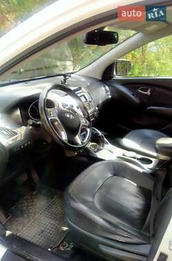 Позашляховик / Кросовер Hyundai ix35 2012 в 