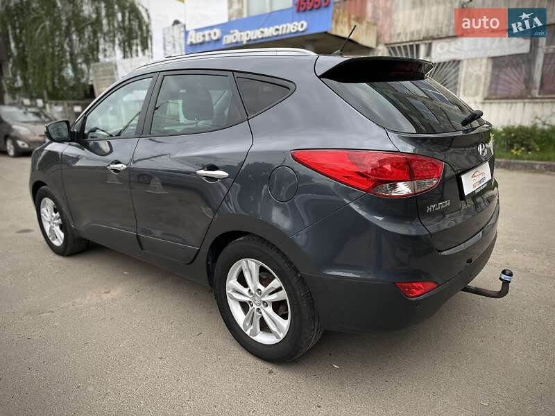 Позашляховик / Кросовер Hyundai ix35 2010 в Сумах