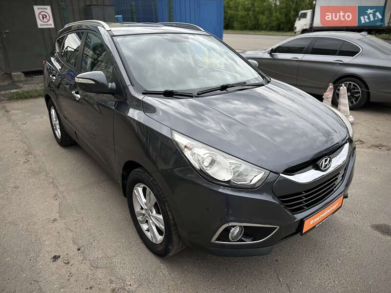 Позашляховик / Кросовер Hyundai ix35 2010 в Сумах