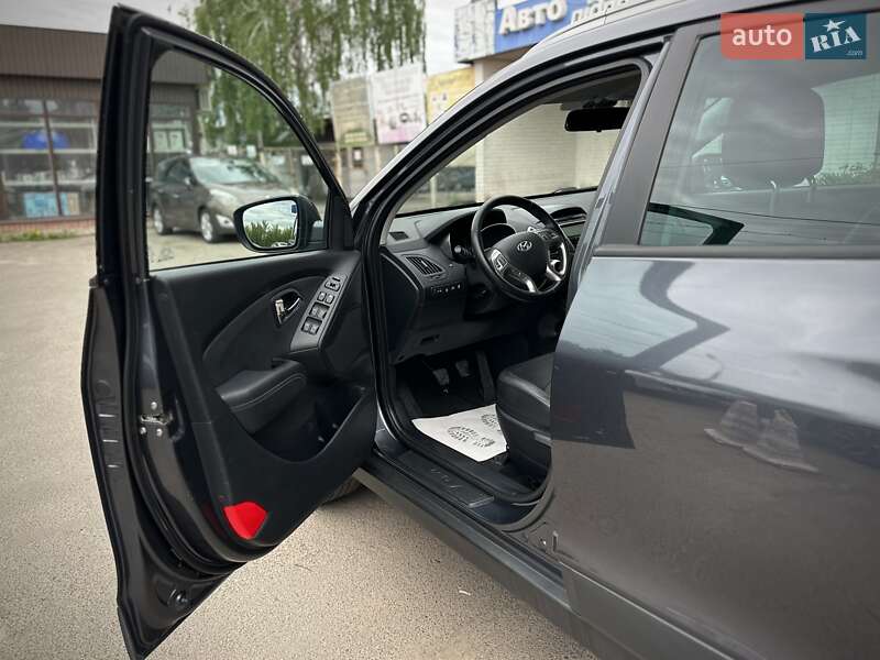 Позашляховик / Кросовер Hyundai ix35 2010 в Сумах
