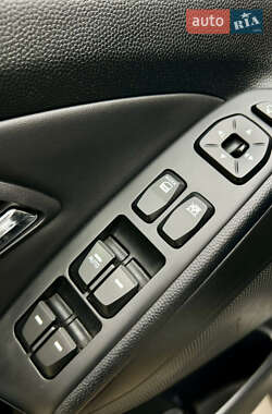 Позашляховик / Кросовер Hyundai ix35 2013 в 