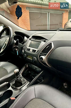 Позашляховик / Кросовер Hyundai ix35 2013 в 