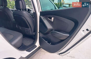 Внедорожник / Кроссовер Hyundai ix35 2012 в 