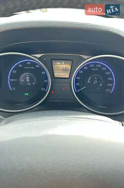 Позашляховик / Кросовер Hyundai ix35 2010 в 