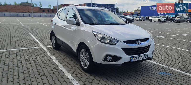 Внедорожник / Кроссовер Hyundai ix35 2013 в 