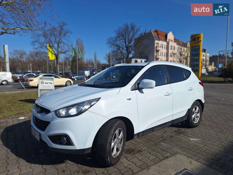 Внедорожник / Кроссовер Hyundai ix35 2010 в 