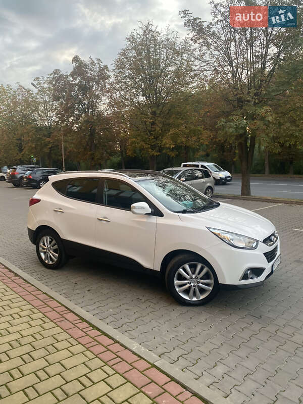 Позашляховик / Кросовер Hyundai ix35 2011 в 