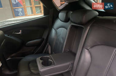 Позашляховик / Кросовер Hyundai ix35 2011 в 