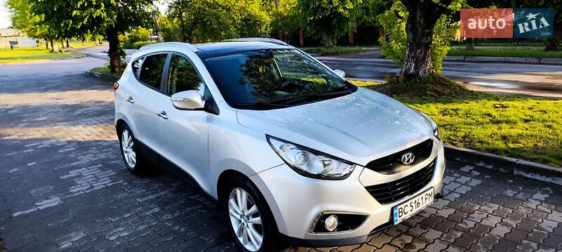 Внедорожник / Кроссовер Hyundai ix35 2010 в 