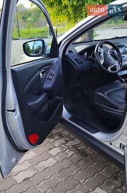 Внедорожник / Кроссовер Hyundai ix35 2010 в 
