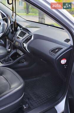Внедорожник / Кроссовер Hyundai ix35 2010 в 