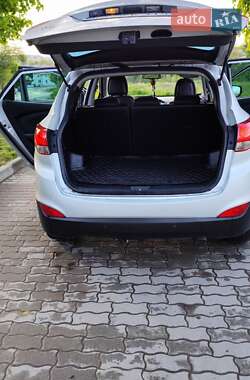 Внедорожник / Кроссовер Hyundai ix35 2010 в 