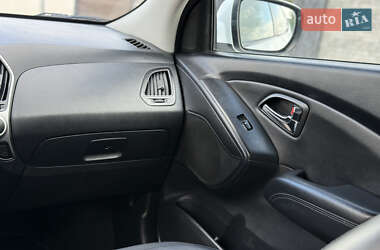 Позашляховик / Кросовер Hyundai ix35 2010 в 