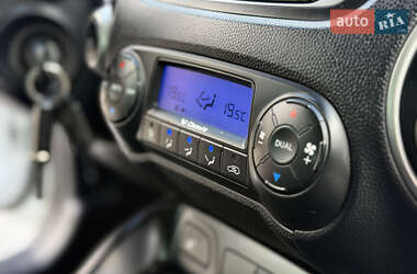 Позашляховик / Кросовер Hyundai ix35 2010 в 