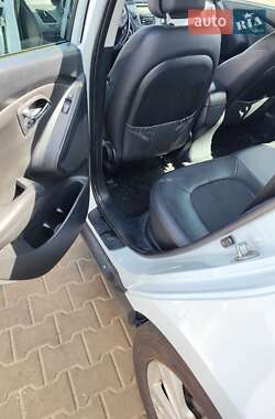 Позашляховик / Кросовер Hyundai ix35 2010 в 
