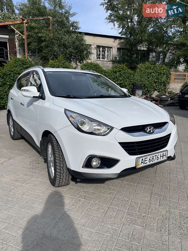 Внедорожник / Кроссовер Hyundai ix35 2011 в 