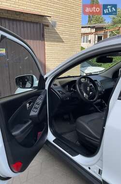Внедорожник / Кроссовер Hyundai ix35 2011 в 