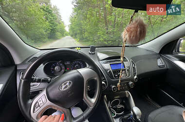 Внедорожник / Кроссовер Hyundai ix35 2011 в 