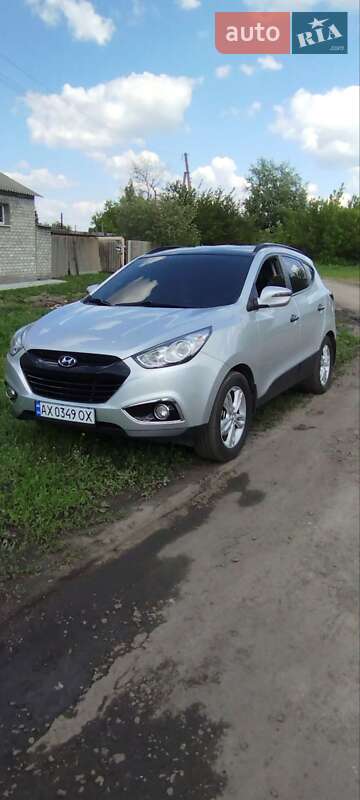 Внедорожник / Кроссовер Hyundai ix35 2012 в 