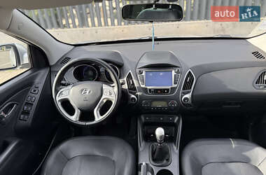 Внедорожник / Кроссовер Hyundai ix35 2011 в 