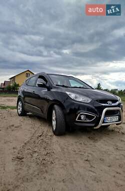 Внедорожник / Кроссовер Hyundai ix35 2010 в 