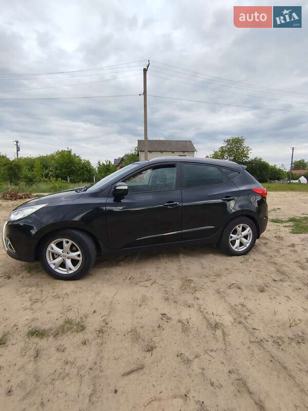 Внедорожник / Кроссовер Hyundai ix35 2010 в Каменке-Бугской