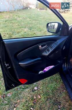 Внедорожник / Кроссовер Hyundai ix35 2010 в 