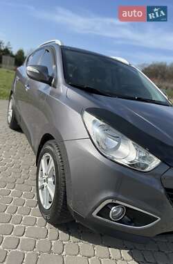 Внедорожник / Кроссовер Hyundai ix35 2011 в 