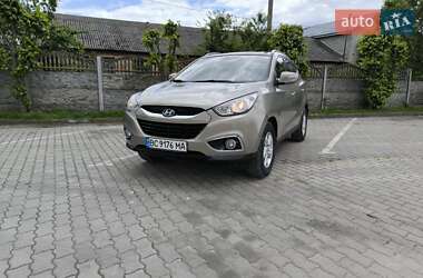 Внедорожник / Кроссовер Hyundai ix35 2010 в 
