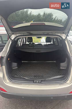 Позашляховик / Кросовер Hyundai ix35 2011 в 