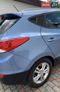 Позашляховик / Кросовер Hyundai ix35 2012 в 
