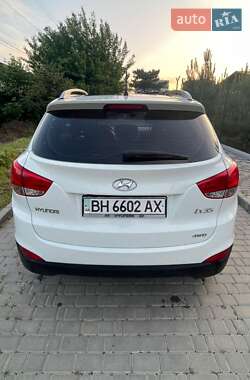 Внедорожник / Кроссовер Hyundai ix35 2011 в 