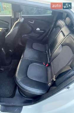 Внедорожник / Кроссовер Hyundai ix35 2011 в 
