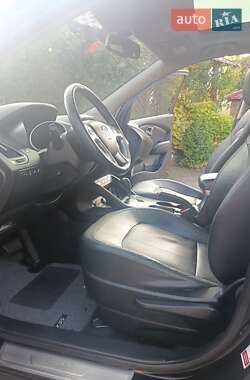 Внедорожник / Кроссовер Hyundai ix35 2013 в 