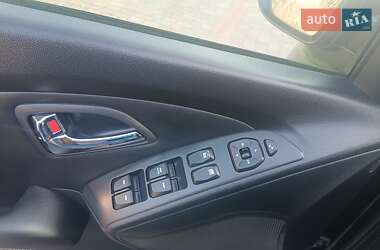 Внедорожник / Кроссовер Hyundai ix35 2013 в 