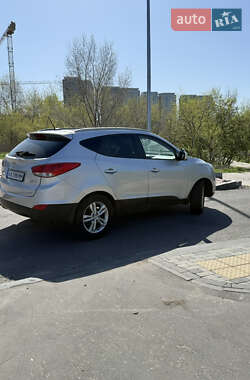 Позашляховик / Кросовер Hyundai ix35 2011 в 
