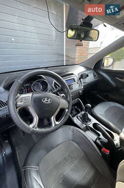 Внедорожник / Кроссовер Hyundai ix35 2010 в 