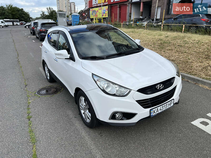 Внедорожник / Кроссовер Hyundai ix35 2012 в 